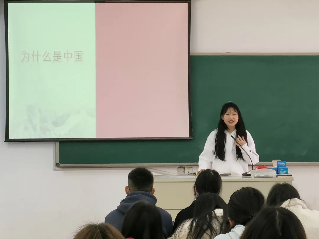 “书香与梦想齐飞，阅读与人生相伴”读书分享会完满结束